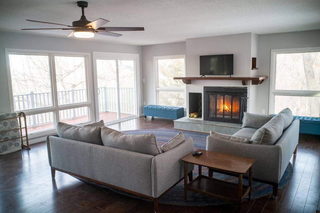 Finn'S Hideaway -Modern Family River Home Keokuk エクステリア 写真