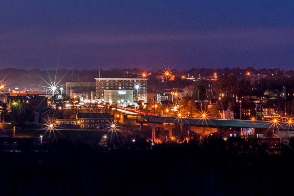 Finn'S Hideaway -Modern Family River Home Keokuk エクステリア 写真