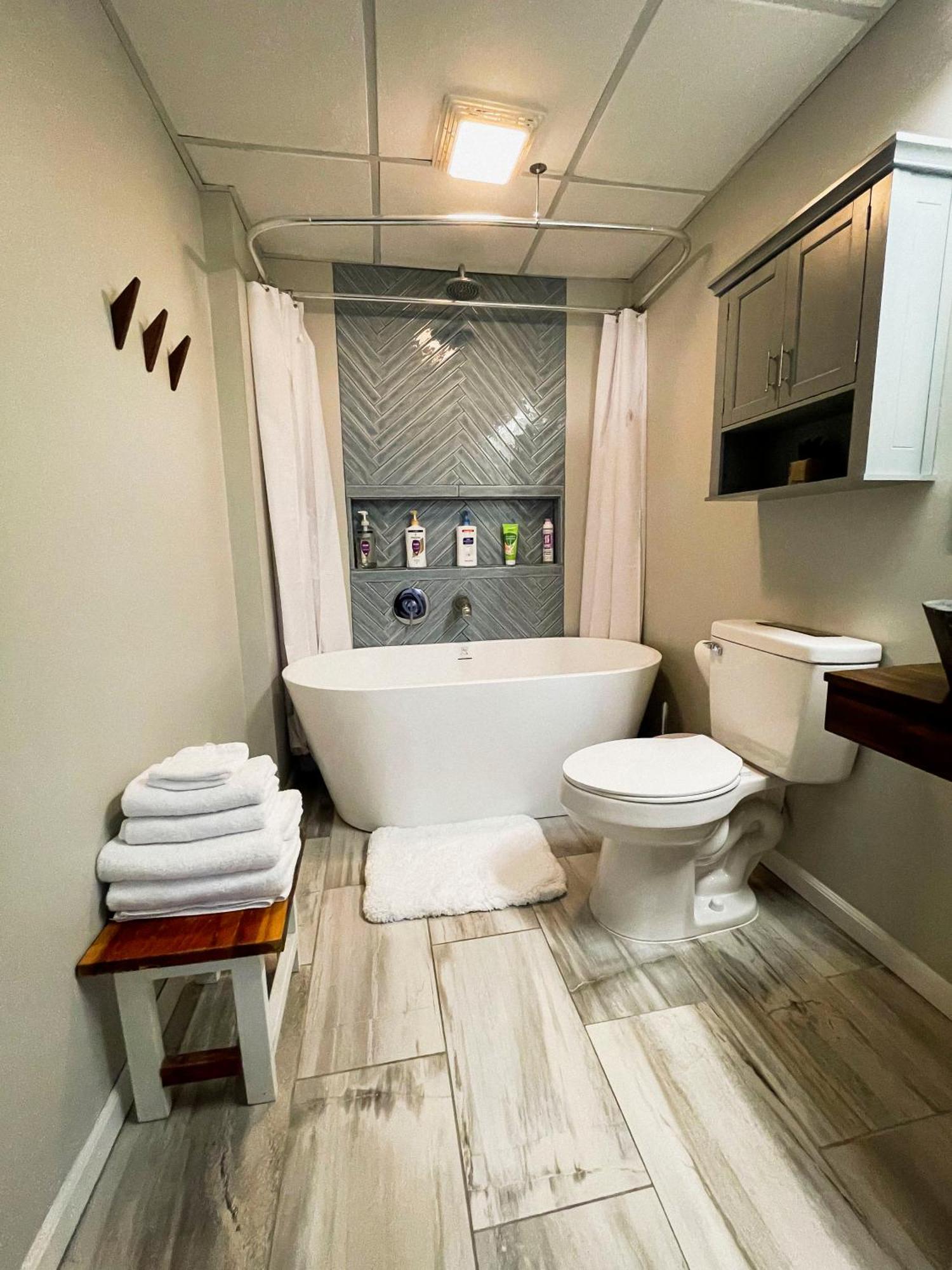 Finn'S Hideaway -Modern Family River Home Keokuk エクステリア 写真